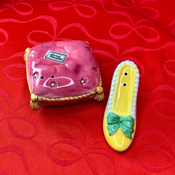 Collectible Fitz and Floyd Cinderella shoe salt and pepper - Picture 2 of 3